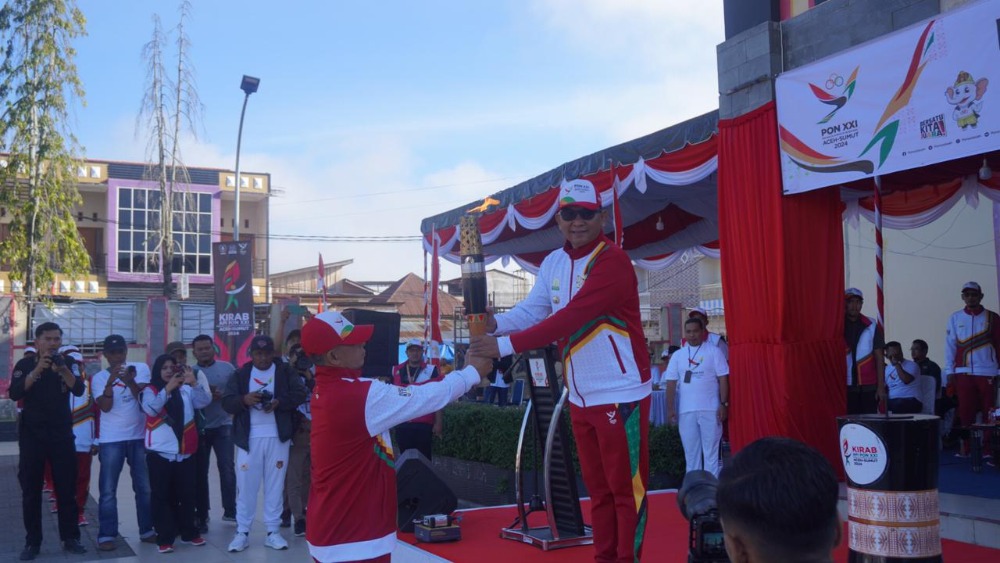 Pj Bupati Gayo Lues Lepas Tim Kirab Api PON XXI Aceh Sumut 2024