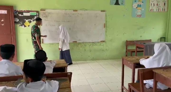 Dukung Pendidikan Indonesia, Prajurit Batalyon Infanteri 114/Satria Musara Mengajar di Sekolah-sekolah di Gayo Lues
