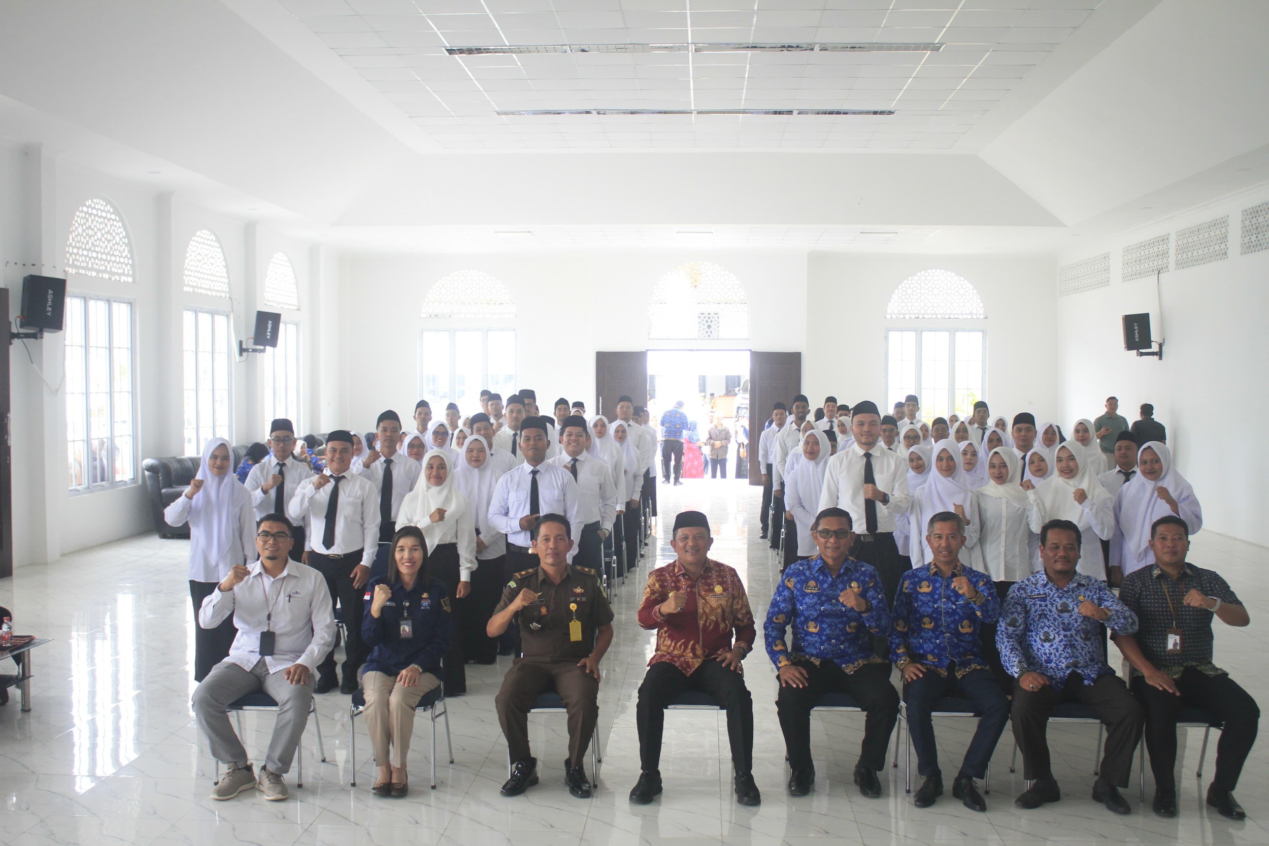 Bupati Gayo Lues Serahkan 78 SK Pengangkatan CPNS di Lingkup Pemkab Gayo Lues Tahun Anggaran 2024