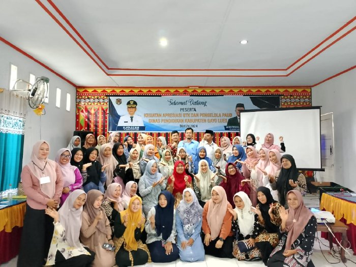 Sambut Hari Guru 2024 Dinas Pendidikan Kabupaten Gayo Lues beri Apresisiai GTK dan Pengelola PAUD tahun 2024